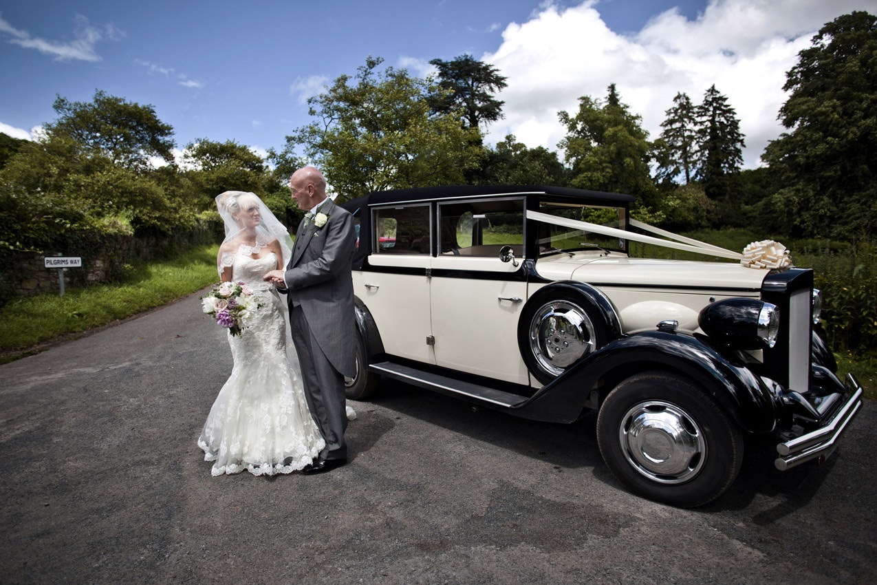 Select Limos Henrietta 6 passenger 1920 Regent wedding car in Ivory & black