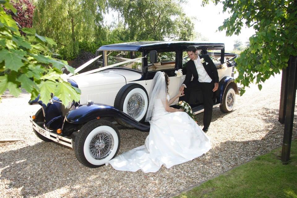 Select Limos 1930 style Vintage Wedding Car for up to 7 passengers