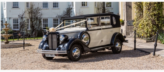 Select Limos Ivory & Black 1920’s style wedding car called Henrietta