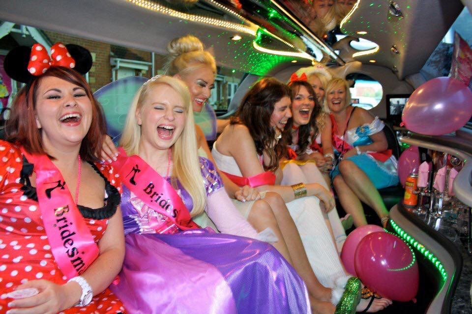 Select Limos white stretched limousine for proms and weddings